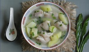 Cháo móng giò hầm đu đủ xanh là món ăn “gọi sữa” phổ biến nhất của nhiều mẹ bỉm sữa