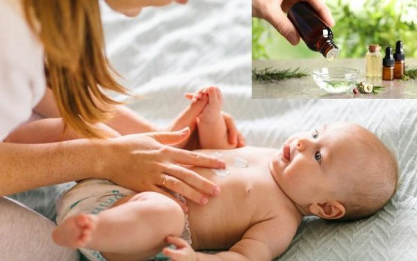 Xoa bụng bằng dầu tràm hoặc dầu dừa ấm giúp bé ngủ sâu giấc